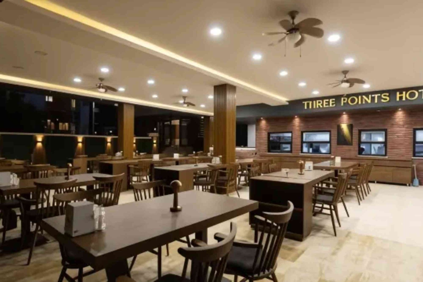 فندق ثري بوينتس